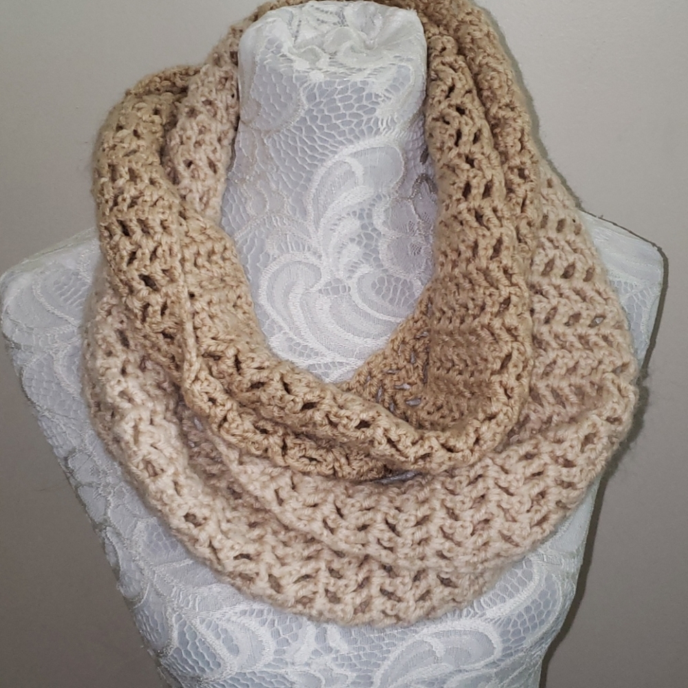 🧶Handmade infinity scarf